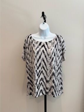 Chico's Black & White Chevron Short Sleeve Top